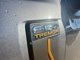 Ford F-150 2023 4x4 Tremor 4dr SuperCrew con plataforma de 5.5 pies de longitud de cabina.