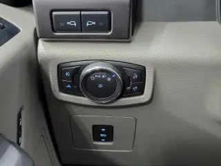 Ford F-150 2015 4x4 XLT 4dr SuperCrew con cabina de 5.5 ft.