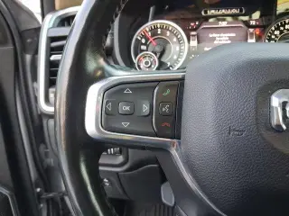 Ram 1500 2021 4x4 Laramie 4dr Crew Cab con un plato de 5.6 pies de largo