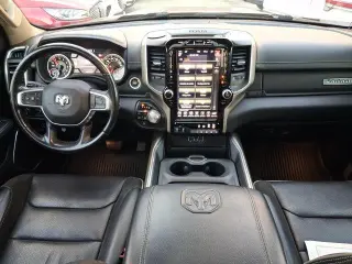 Ram 1500 2021 4x4 Laramie 4dr Crew Cab con un plato de 5.6 pies de largo
