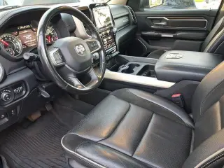 Ram 1500 2021 4x4 Laramie 4dr Crew Cab con un plato de 5.6 pies de largo