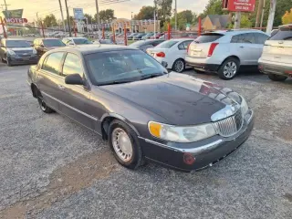 2001 Lincoln Town Car EXECUTIVE