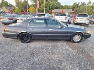 2001 Lincoln Town Car EXECUTIVE