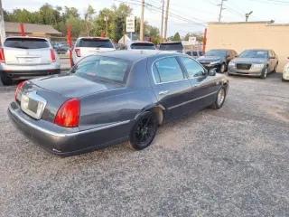 2001 Lincoln Town Car EXECUTIVE