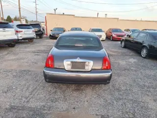 2001 Lincoln Town Car EXECUTIVE