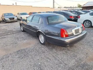 2001 Lincoln Town Car EXECUTIVE