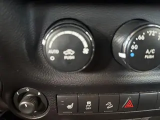 Jeep Wrangler Unlimited 2012 4x4 Sahara 4dr SUV