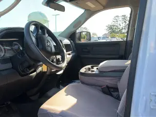 Ram 1500 Classic 2019 4x4 Tradesman 4dr Crew Cab 5.5 ft. SB Pickup