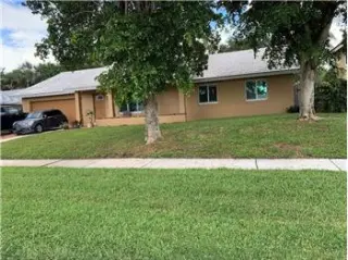 Propiedad de alquiler con 3 dormitorios y 2 baños en BOCA RATON