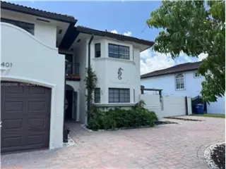 Propiedad en alquiler con 3 dormitorios y 2.5 baños en Miami