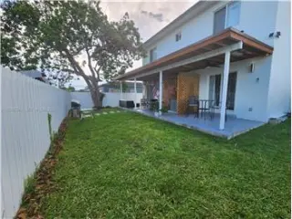 Propiedad de alquiler con 4 dormitorios y 2.5 baños en Miami