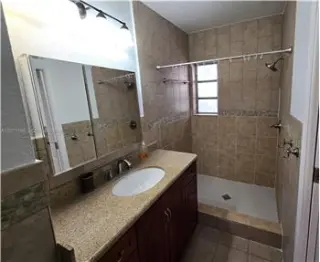 Propiedad en renta con 2 dormitorios y 0 baños en Miami
