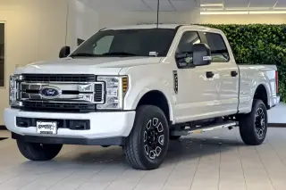 Ford F-250 Super Duty 2018 4x4 XLT 4dr Crew Cab 8 ft. LB Pickup
