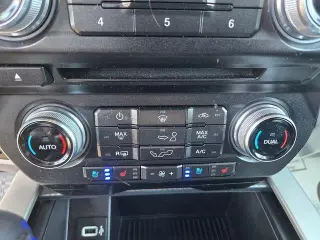 Ford F-150 2018 4x4 XLT 4dr SuperCrew 5.5 ft. SB