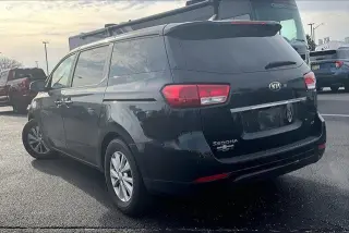 Kia Sedona 2018 LX 4 puertas Minivan