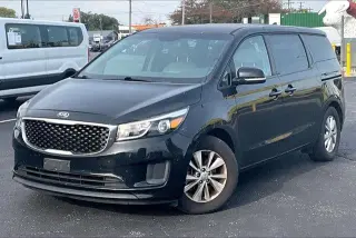 Kia Sedona 2018 LX 4 puertas Minivan