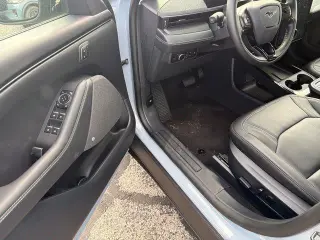 Ford Mustang Mach-E 2025 Premium 4dr SUV