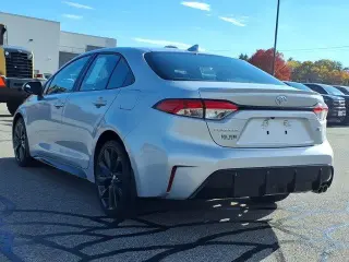 Toyota Corolla 2023 SE Sedán 4 puertas