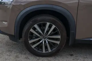 Nissan Pathfinder 2023 Platino 4 SUV