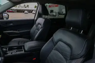 Nissan Pathfinder 2023 Platino 4 SUV