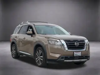 Nissan Pathfinder 2023 Platino 4 SUV