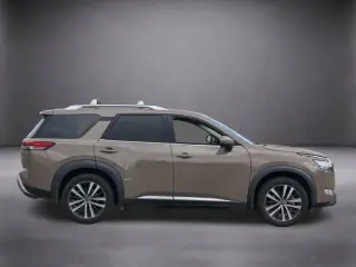 Nissan Pathfinder 2023 Platino 4 SUV