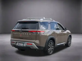 Nissan Pathfinder 2023 Platino 4 SUV