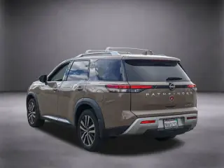 Nissan Pathfinder 2023 Platino 4 SUV