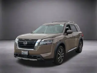 Nissan Pathfinder 2023 Platino 4 SUV