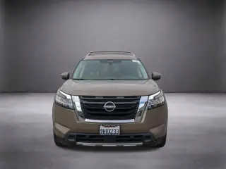 Nissan Pathfinder 2023 Platino 4 SUV
