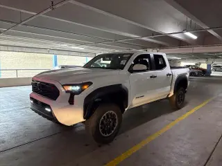 Toyota Tacoma 2025 4x4 SR5 4dr Double Cab 5.0 ft SB