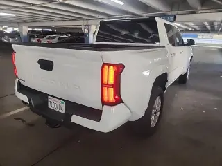 Toyota Tacoma 2025 4x4 SR5 4dr Doble Cabina 5.0 pbt