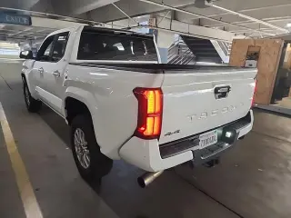 Toyota Tacoma 2025 4x4 SR5 4dr Doble Cabina 5.0 pbt