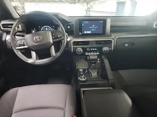 Toyota Tacoma 2025 4x4 SR5 4dr Doble Cabina 5.0 pbt