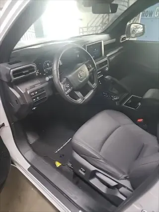 Toyota Tacoma 2025 4x4 SR5 4dr Doble Cabina 5.0 pbt