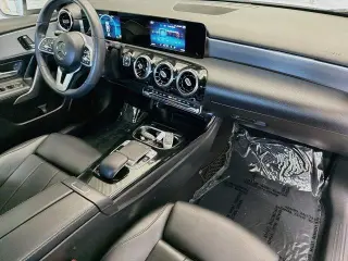 Mercedes-Benz Clase A 2019 A 220 4dr Sedán