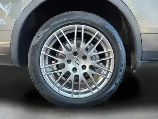 2018 Porsche CAYENNE