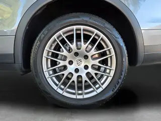 2018 Porsche CAYENNE