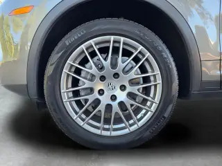 2018 Porsche CAYENNE
