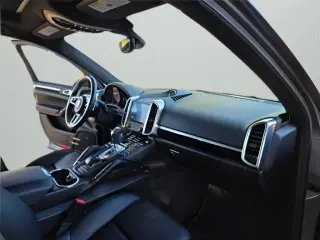 2018 Porsche CAYENNE