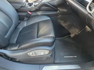 2018 Porsche CAYENNE