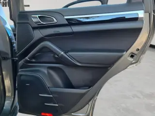 2018 Porsche CAYENNE