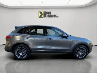 2018 Porsche CAYENNE