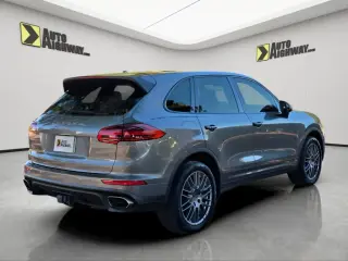 2018 Porsche CAYENNE