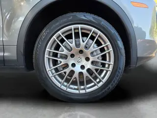 2018 Porsche CAYENNE