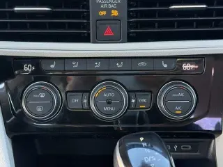 Volkswagen Jetta 2022 SE Sedan 4 puertas