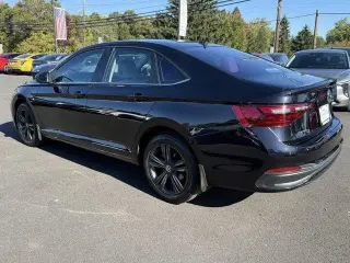 Volkswagen Jetta 2022 SE Sedan 4 puertas