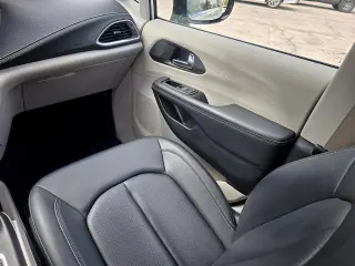 Chrysler Pacifica Híbrido enchufable 2024 Select 4dr Mini-Van