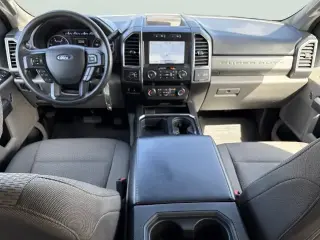 Ford F-350 Super Duty 2022 4x4 XLT Crew Cab 4 puertas, caja larga de 8 pies, camioneta