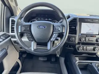 Ford F-350 Super Duty 2022 4x4 XLT Crew Cab 4 puertas, caja larga de 8 pies, camioneta